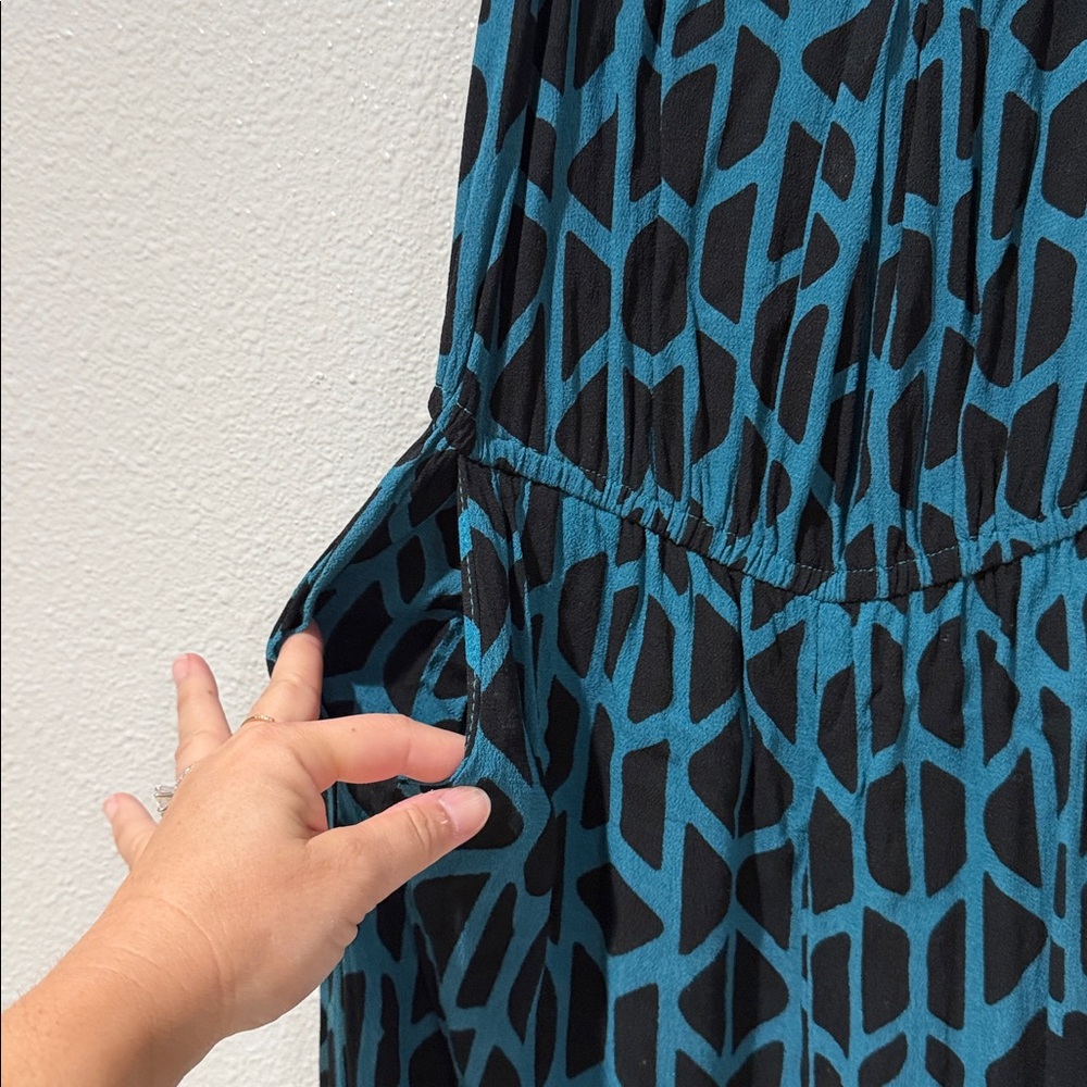 Geometric Black and Blue Jumpsuit - Picture 3 of 6